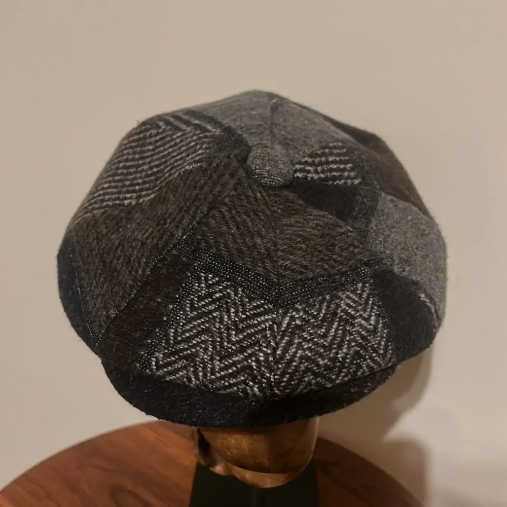 Epoch 100% wool cap “news boy”